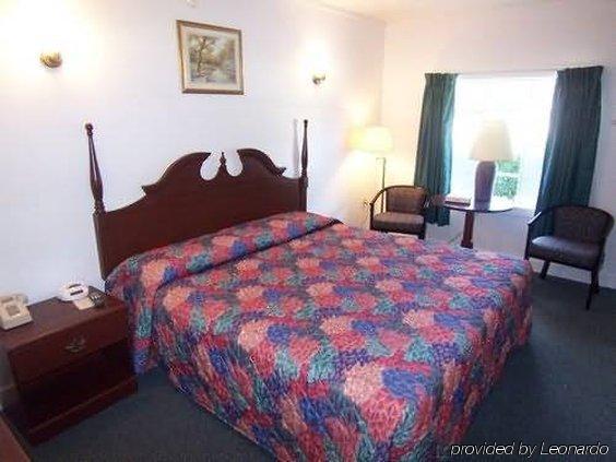 Belle Isle Motel Trenton Room photo
