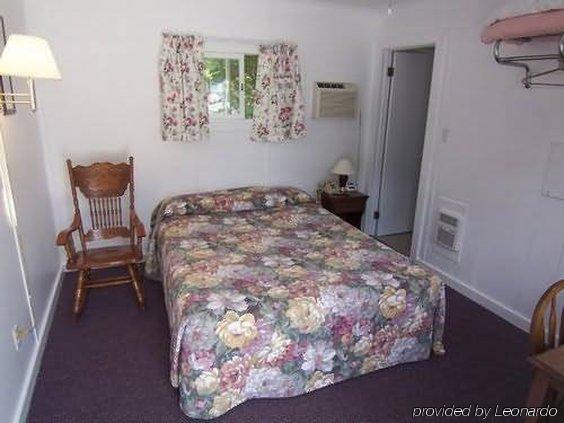 Belle Isle Motel Trenton Room photo