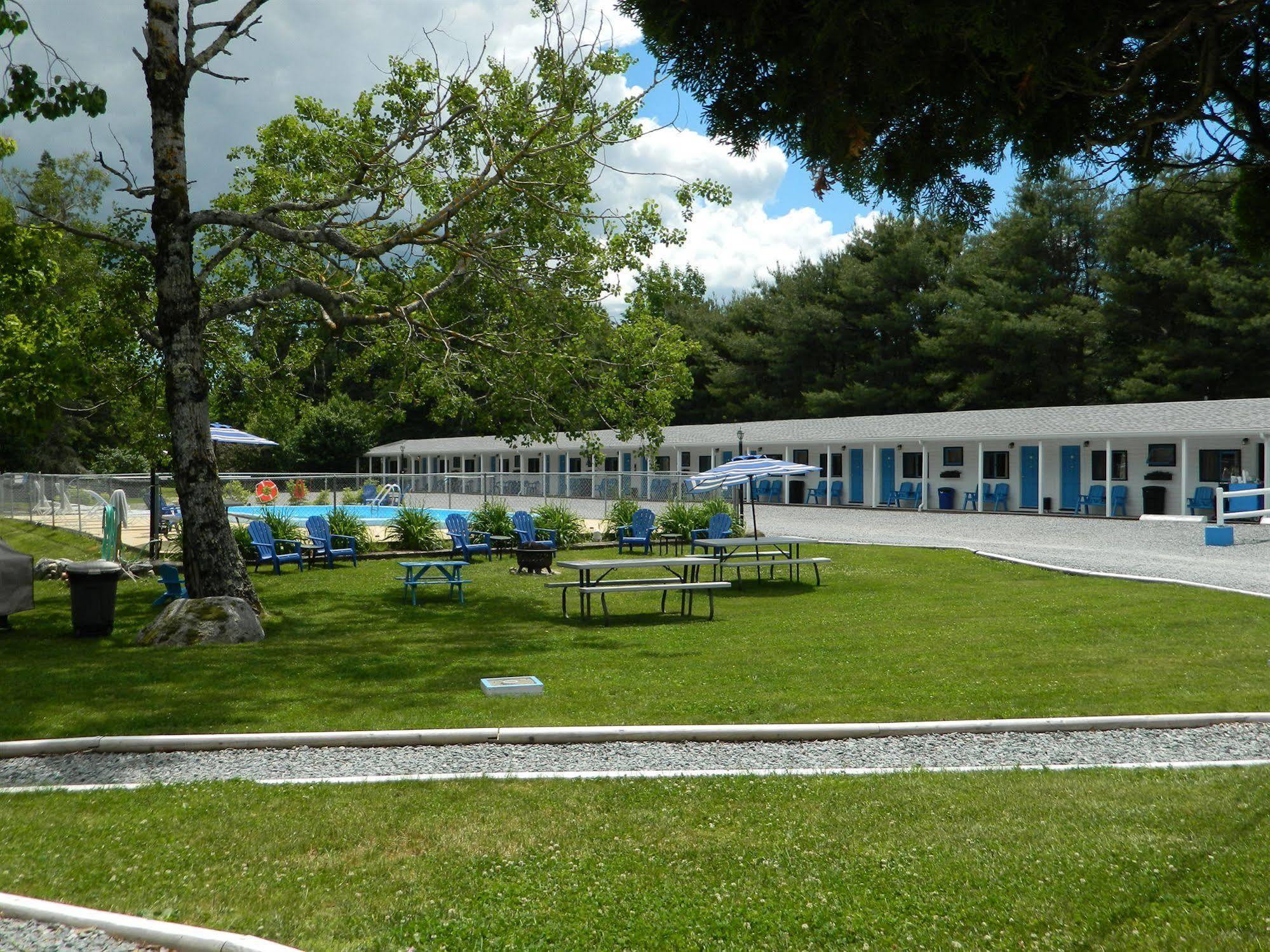 Belle Isle Motel Trenton Exterior photo